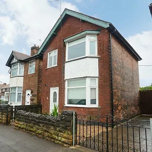 https://king-street-cozy-3bed-in-the-heart-of-beeston.hotelsin-nottingham.com