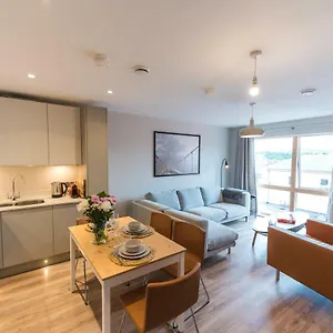 https://5-star-luxury-apartment-in-the-city-centre.belfasthotelsireland.com
