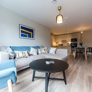https://5-star-brand-new-city-centre-apartment.belfasthotelsireland.com